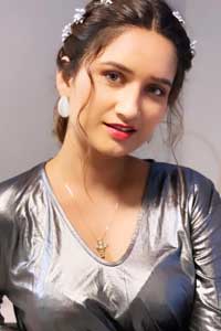 Madhavi Lawre Cast Actress