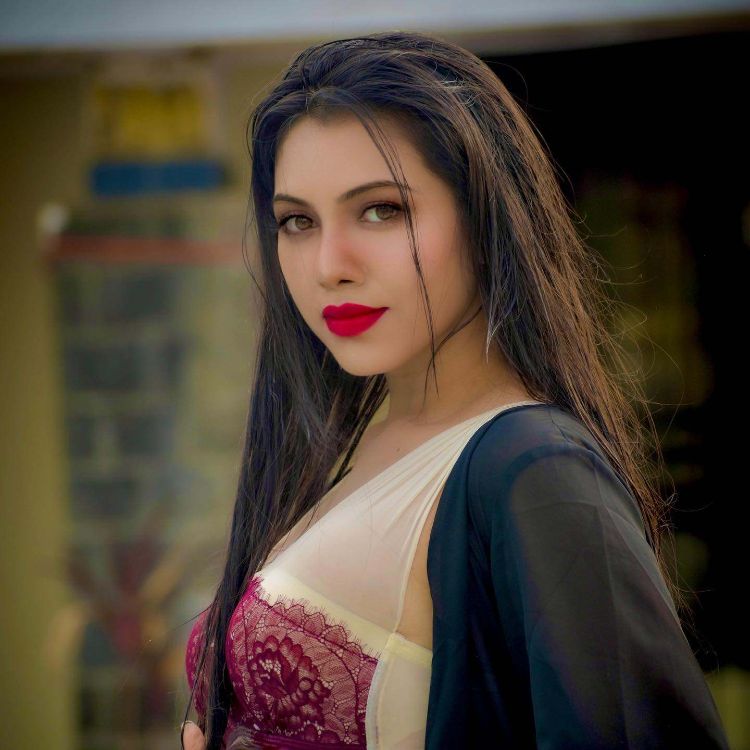 Simran Khan Ullu Actress